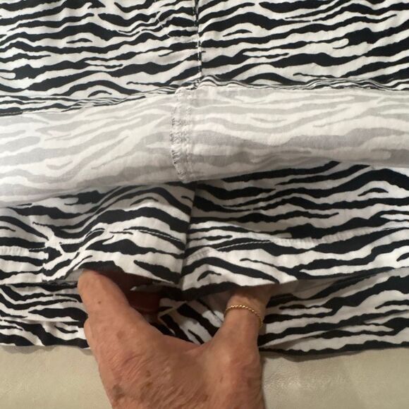 Attyre Womens Skort Shorts, size 10, Zebra Print - Picture 7 of 9